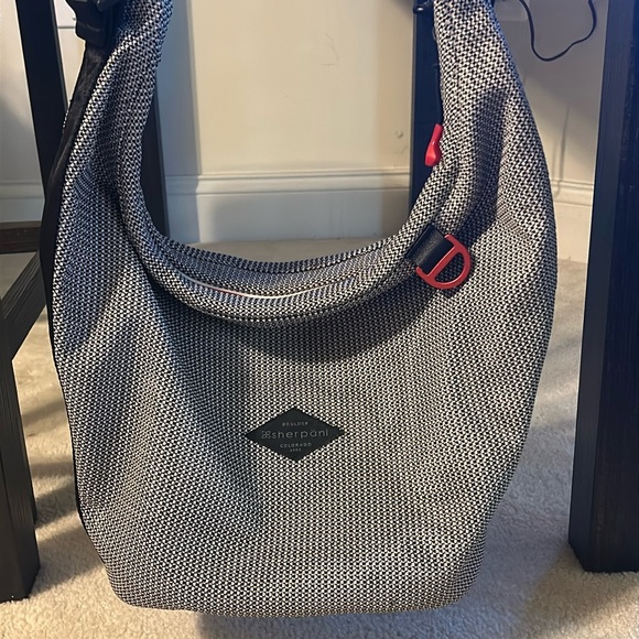 Sherpani Handbags - Sherpani XLarge Crossbody, EUC